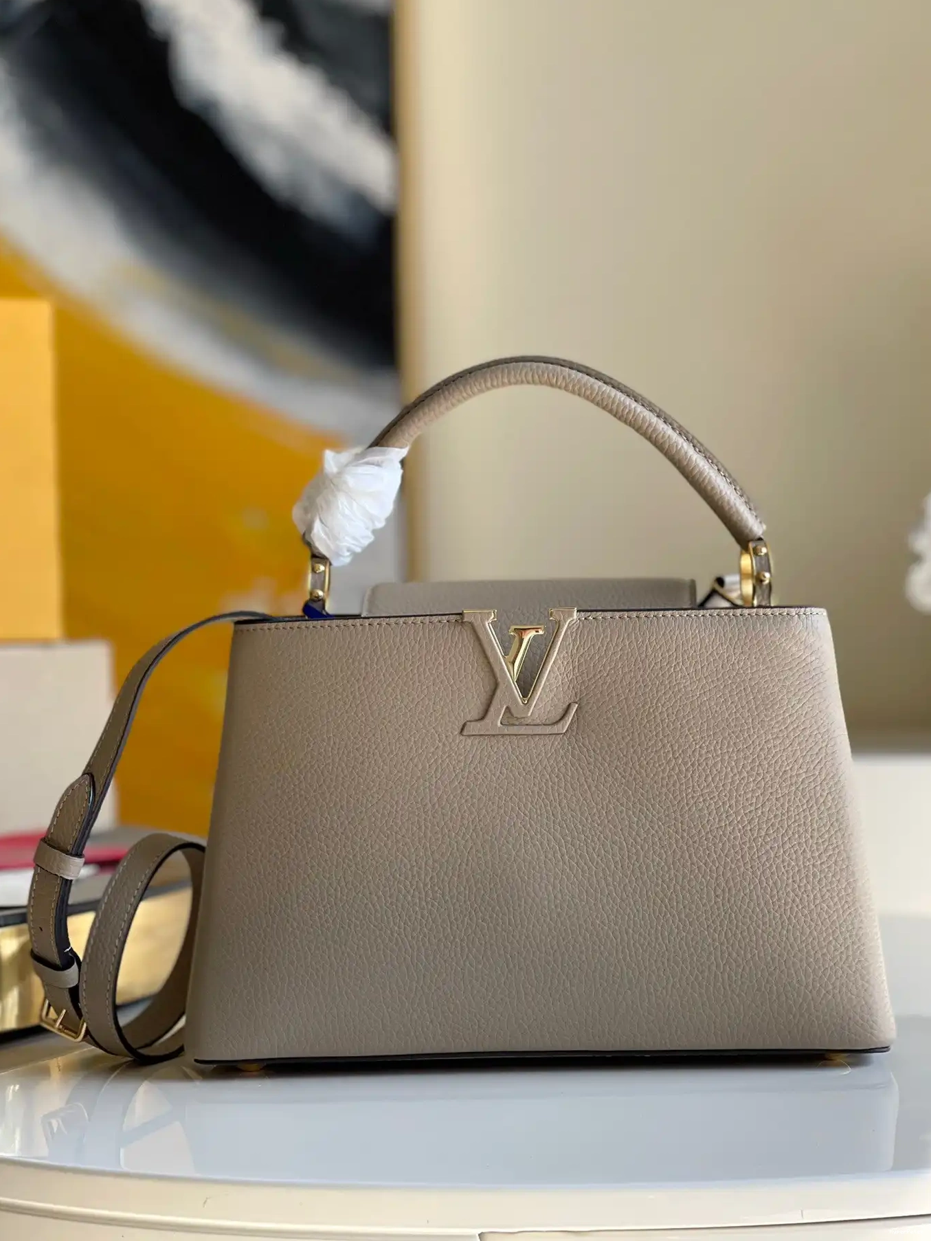 LOUIS CAPUCINES VUITTON MM 0524